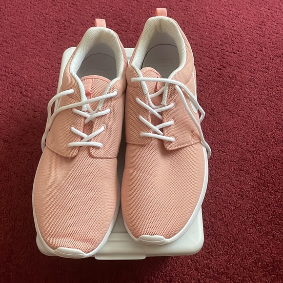 Nike Roshe EUC One Coral Stardust/
White sneakers 💕 - Picture 4 of 10